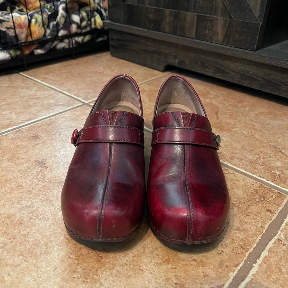 Dansko Clogs Shoes Womens Size US 6.5 EU 37 Burgundy Leather Block Heel Slip On